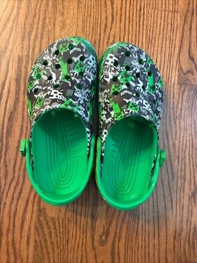 Minecraft Crocs Creeper Green Black & White Gamer Slip on  Shoes Size unisex J 5